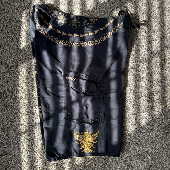 Y2K Quicksilver Gold Tribal Skull Print Board Shorts - Picture 8 of 10